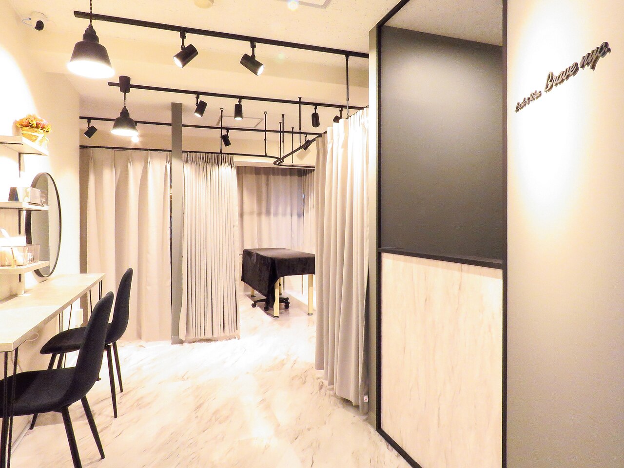 ラッシュアンドワックス ブレイブニューヨーク(Lash&Wax Brave nyc.)の紹介画像